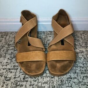 Libby.Edelman Brown Strap Sandals Size 8.5